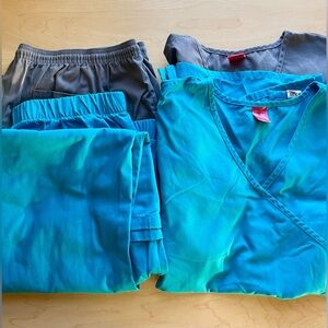 2 pairs of women’s scrubs